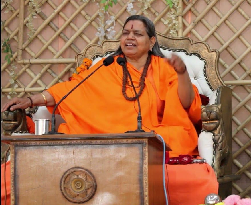 Guru Saroj Mata addressing devotees
